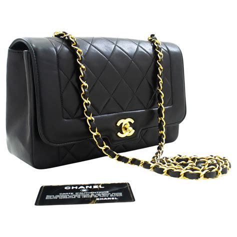 chanel vintage chain shoulder bag.